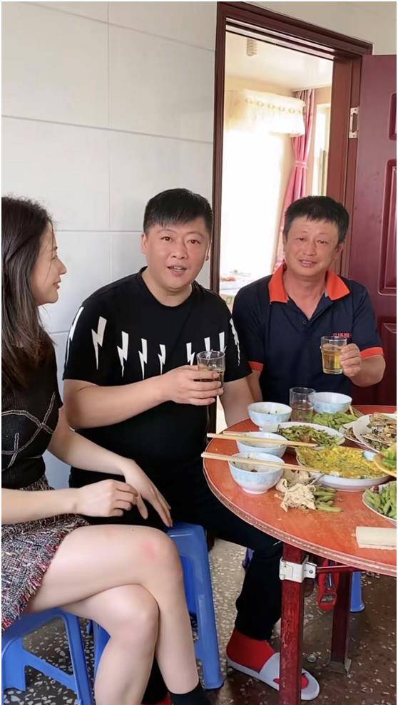 谢永强生活曝光,手持棍棒"训练"娇妻,颜值不输王小蒙_贺树峰_杨晨