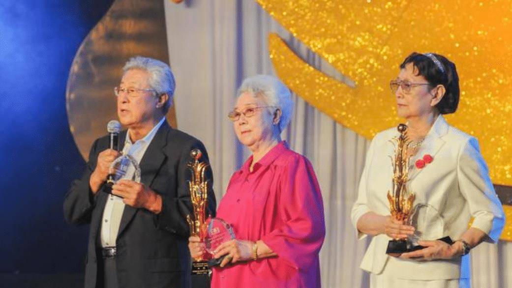 德艺双馨王心刚一代人的男神对病妻不离不弃子女皆成才