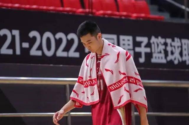 原创正式冲冠朱旭航顶薪加盟新疆欲租借刘传兴