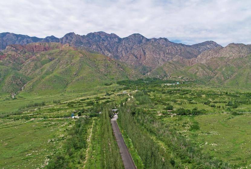 宁夏著名的一座名山，是自然地理分界线，造就了“塞上江南”银川