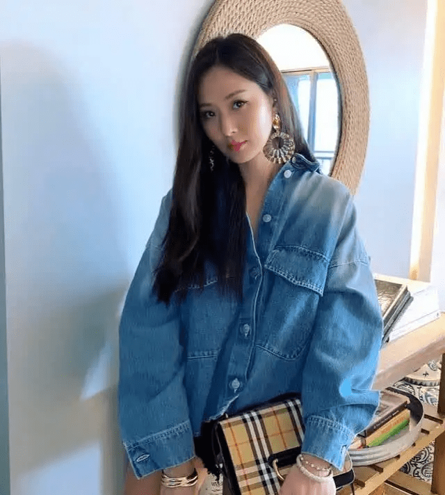 论保养只服这6位女星,与亲生女儿同框似姐妹