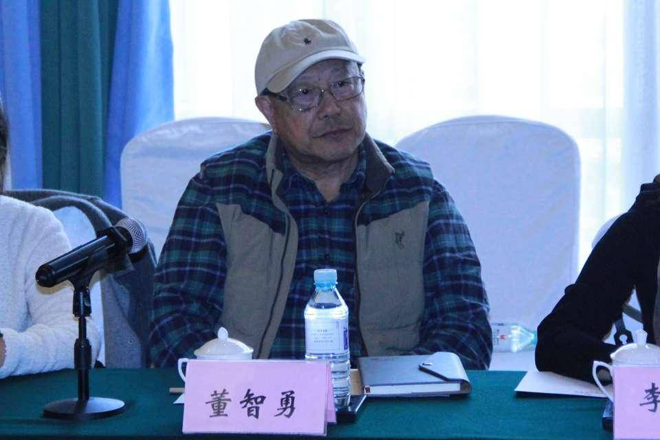 董潼的父亲名叫董智勇,董智勇出生于东北,成长于广东.