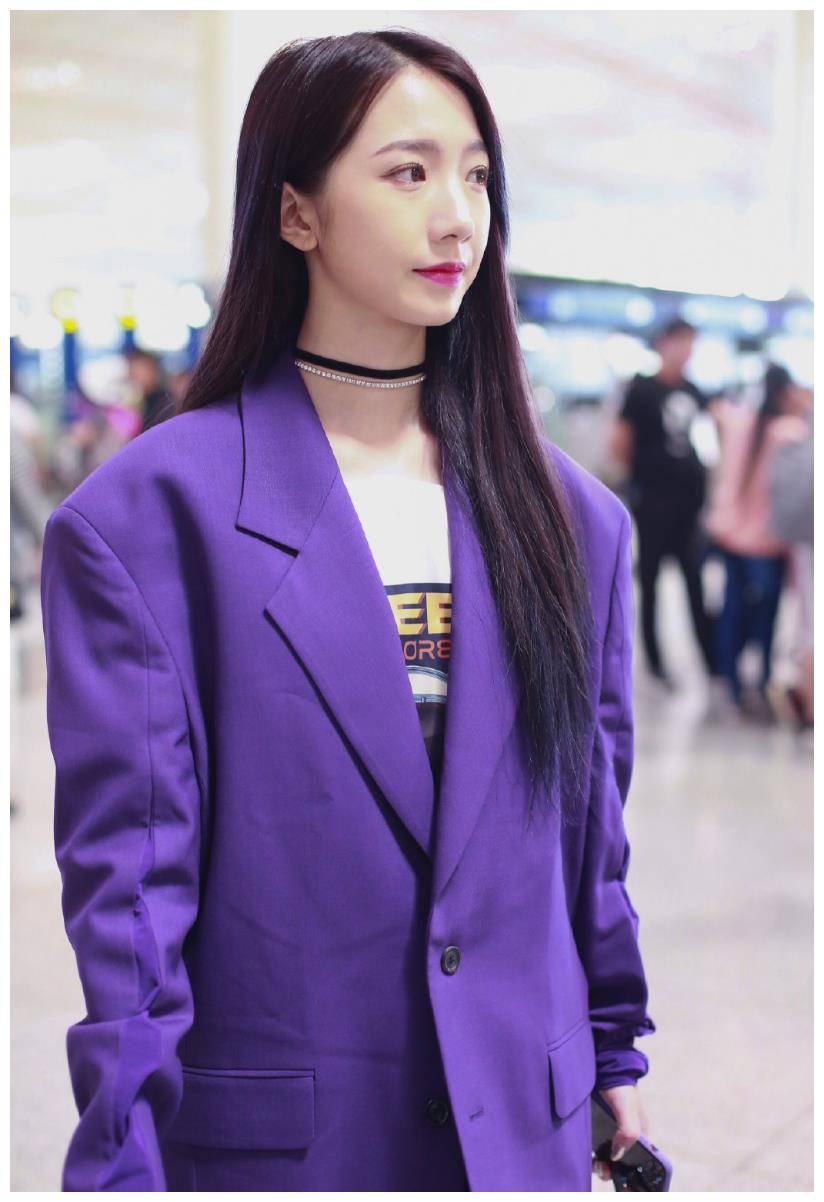 原创孟美岐真是时髦精穿紫色oversize西装现机场意外高级时尚