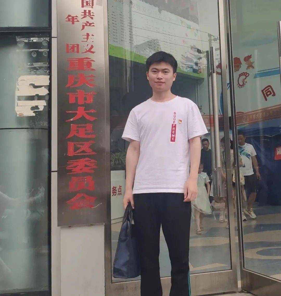 委员,学生助理等工作,在校学生会组织部担任干事负责学校的团务工作