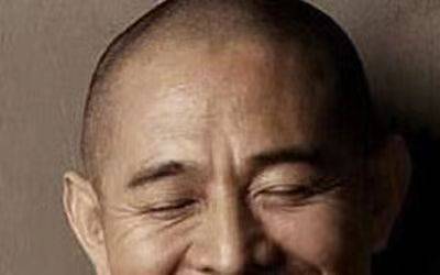 额头悬针纹男人的面相