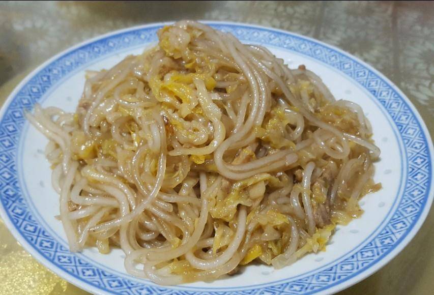 原创东北的酸菜那是又酸又脆的加点粉条一炒吃上3碗米饭都嫌少