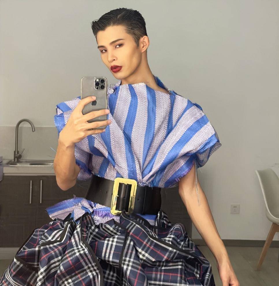 陆仙人有多拽走秀鞋子甩飞无人知道一句话气得王祖蓝翻白眼