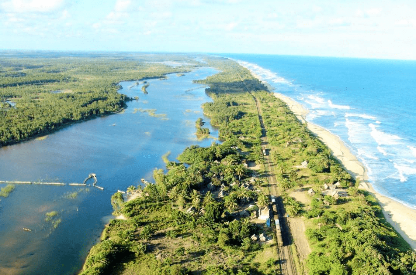 马达加斯加岛四面环海,为何要在东海岸开凿600多公里长的运河