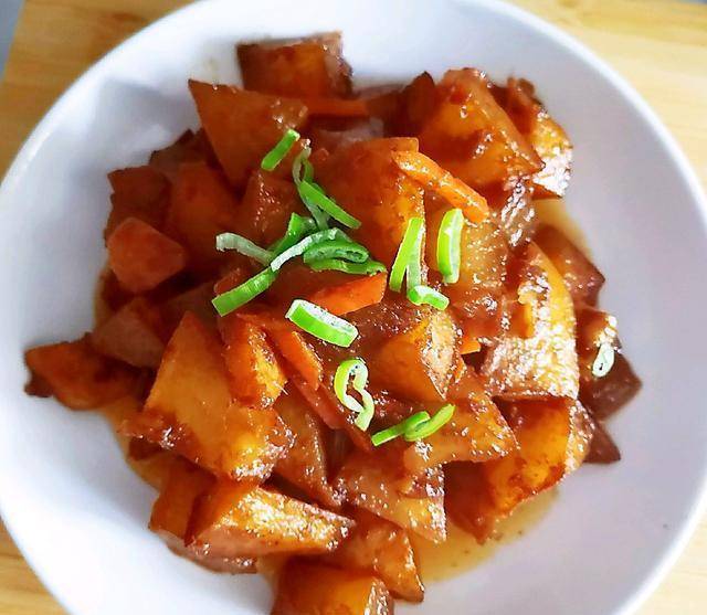 土豆除了炒丝还可以这样做,家人都抢着吃,每周做三次都吃不够_清水