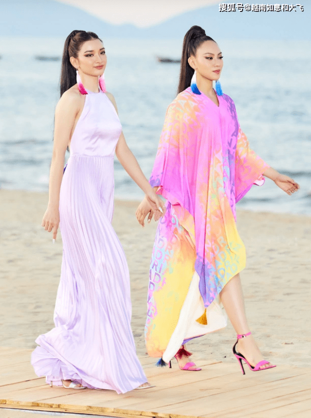 越南环球小姐比赛时唯一的跨性别选手内衣脱落幸好有神仙队友相助