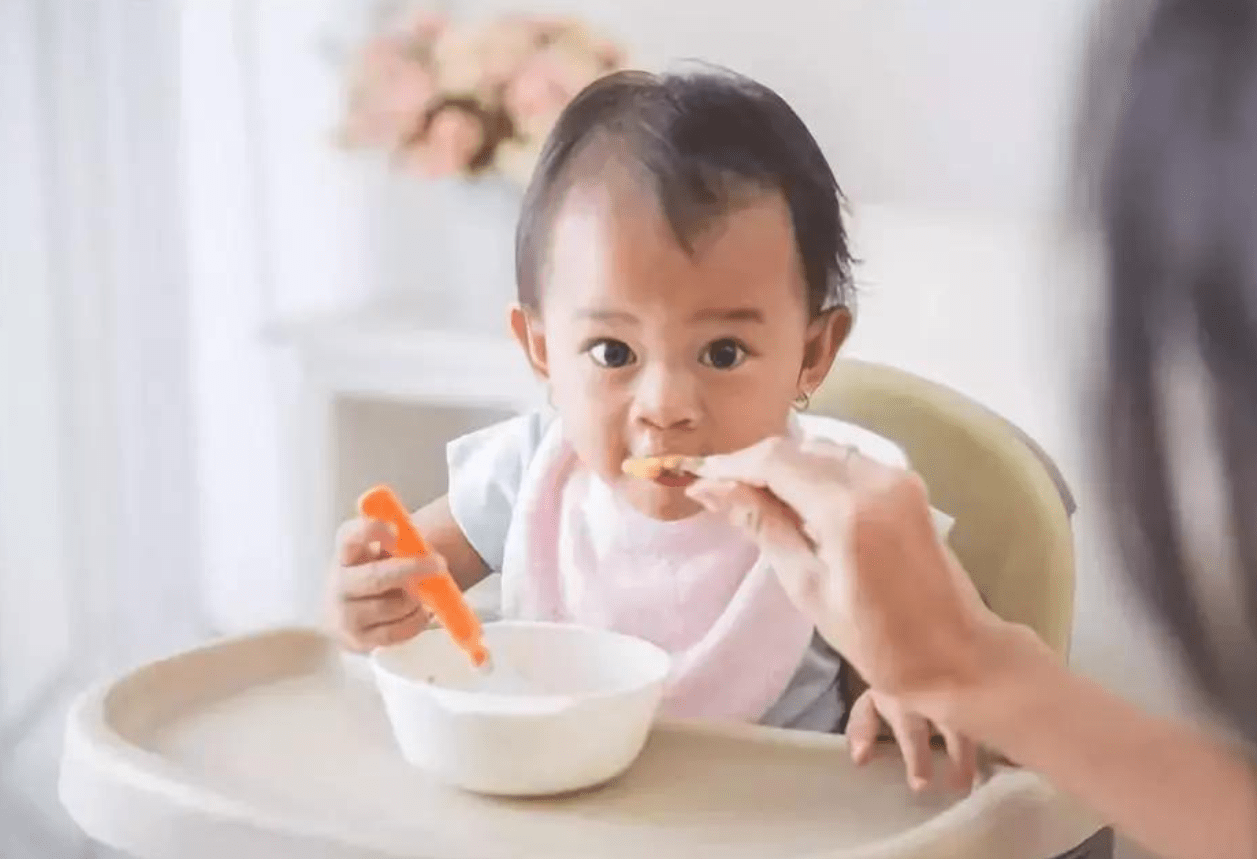 孩子添加辅食时,家长容易犯7个误区,伤害娃脾胃还会影响长高