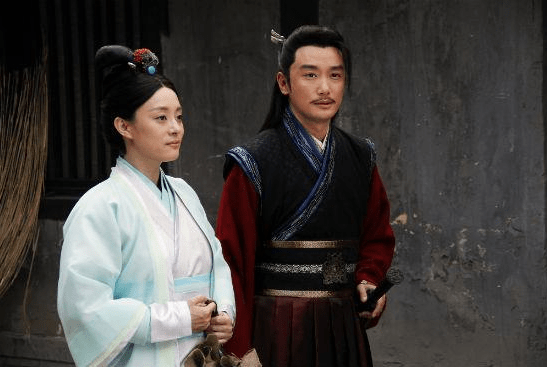 他曾是电视帅气主持人,离职后,却成为了孙俪身后的配角_巩峥_观众