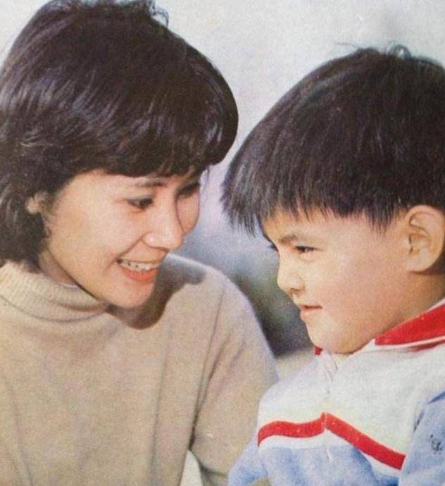 摇篮》原先定下来的小演员的怯场,极大地拖延了拍摄进度,也让拍摄变得