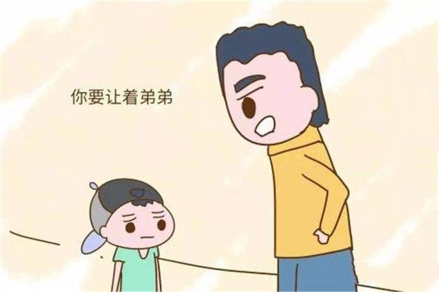 二宝犯错后大宝却受训斥二胎家庭的父母需要妥善处理孩子矛盾