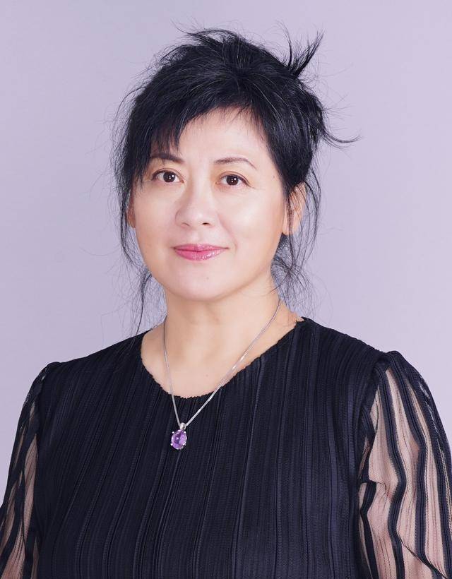 影版《红楼梦》贾宝玉饰演者夏菁晒近照,因病息影,如今知性依然_阿福