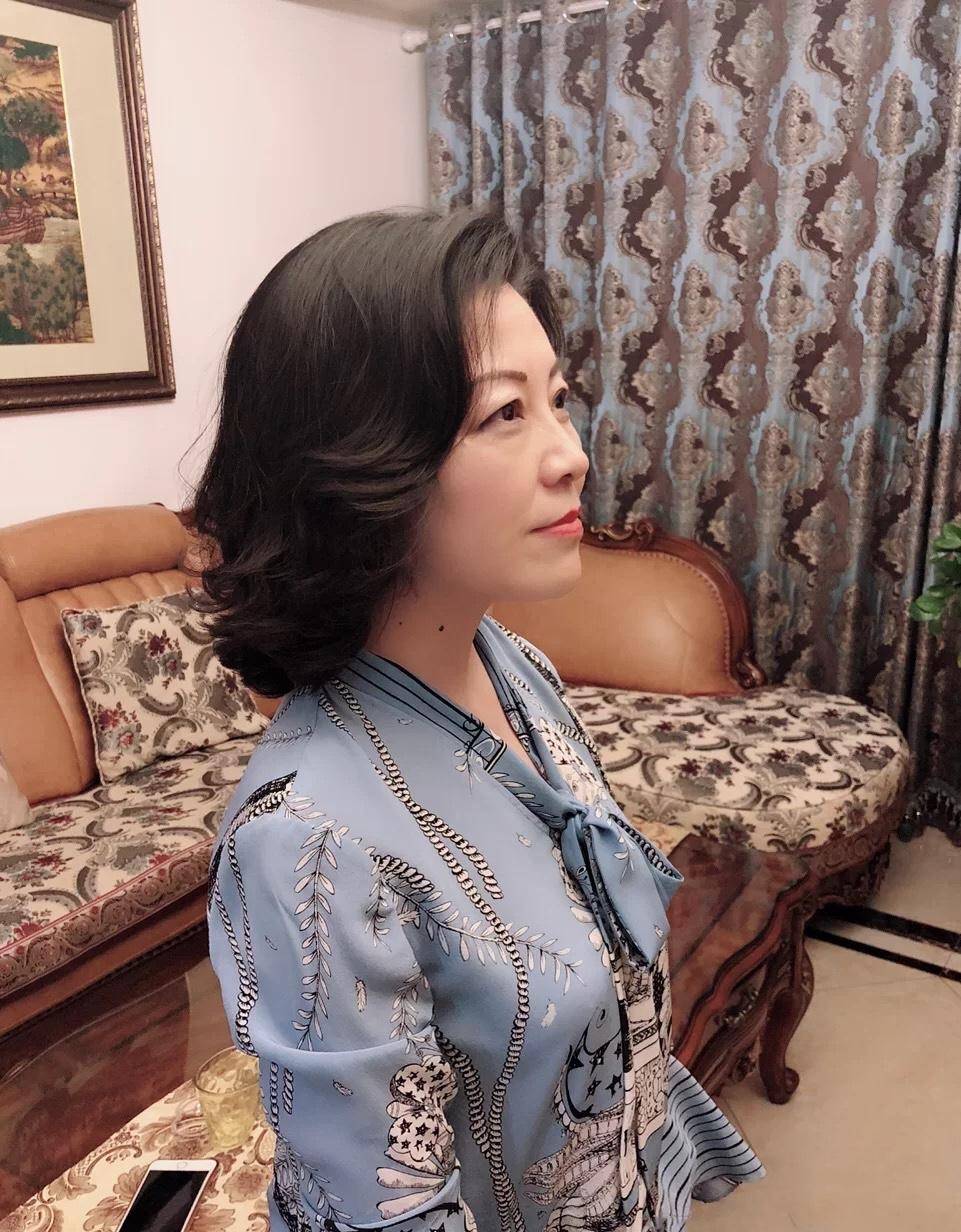 原创45岁到50岁适合什么样的发型选择这几款优雅又减龄