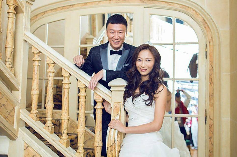 原创颜王孙红雷将老婆隐藏的太好颜值曝光才明白原来是女神