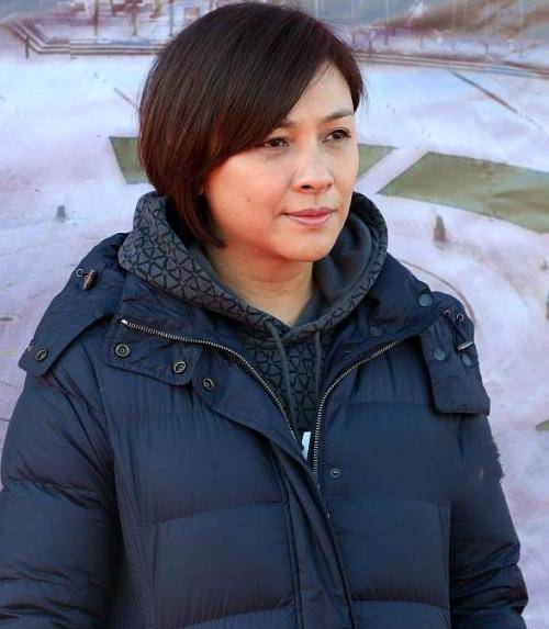 24岁一夜成名,27岁不顾一切嫁到国外,如今45岁成单亲妈妈_袁莉_事业