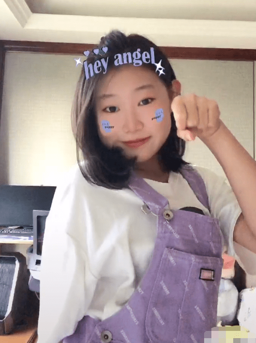 小沈阳14岁女儿晒日常,颜值逆袭越变越好看,网友评价女大十八变