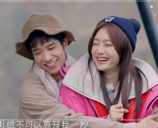 秦岚和刘以豪约会,被男方抱怀里动弹不得,眼神在向节目组求救_合作_侯