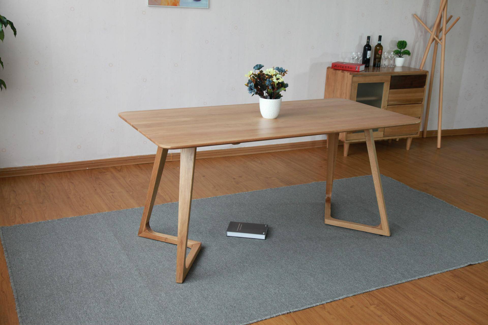 家里餐桌最好别选以下几种,不仅实用性低,而且难清洁