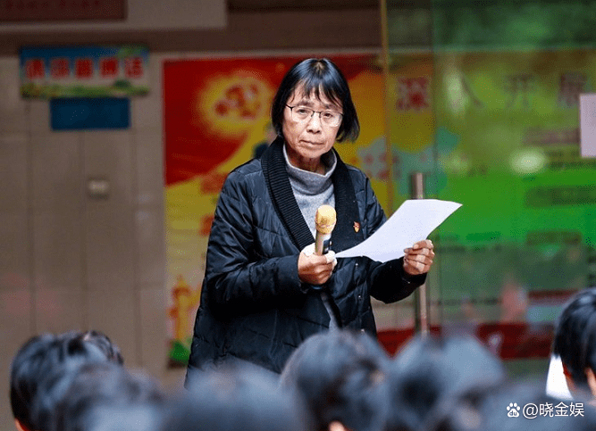刘琳演技在线外形像被网友们集体力挺出演华坪女高张桂梅校长