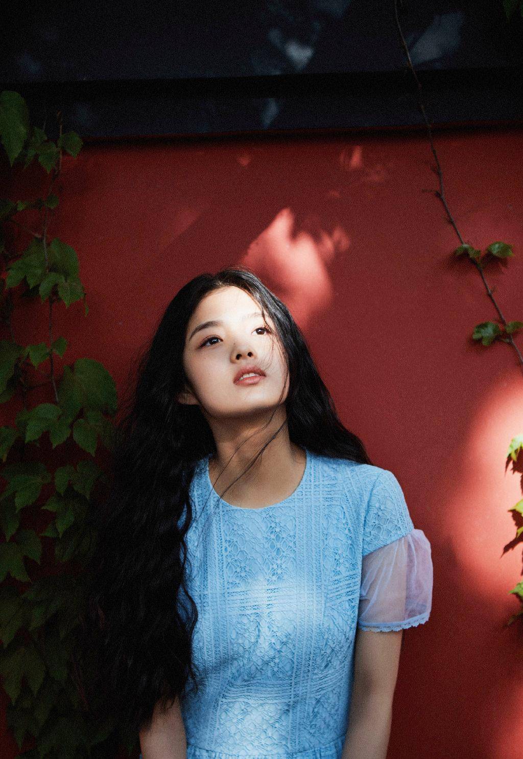 原创13岁艾米拍野生氛围感大片美得自然清新可是被指耍大牌