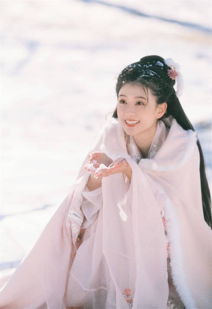 乔欣古装雪地写真气质温婉清冷出绝