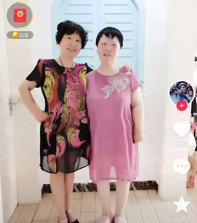 杜新枝获粉丝赠送衣服,母女同框似姐妹,真有脸收_姚策_女儿_母亲