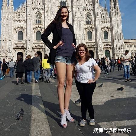 原创全世界腿最长的妹子不仅身材高挑脚竟然达到了47码