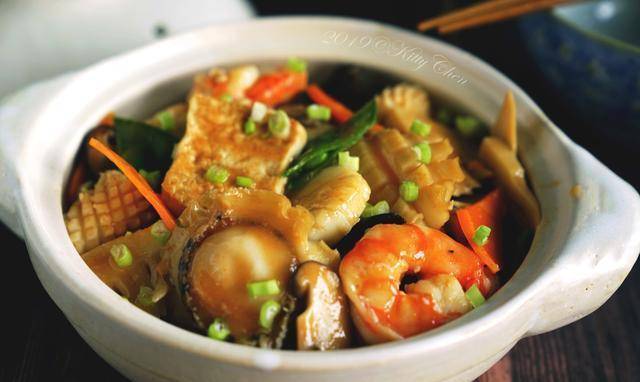 原创上海妈妈教你做八珍海鲜豆腐煲八珍鲜美可口豆腐入口即化