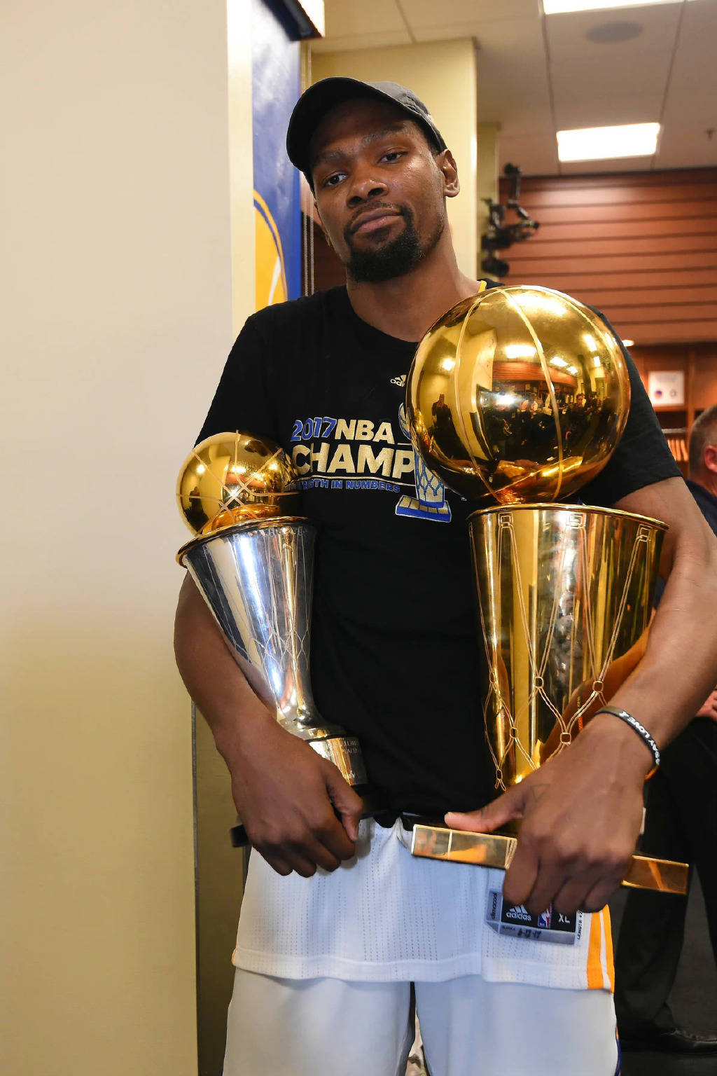 第一詹黑:是杜兰特拯救了我若詹皇17、18夺冠就和乔丹一样有6冠_搜狐网, image size:1024x1536