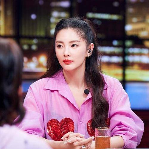 原创张雨绮定妆未p照曝光撞脸刘涛似犷版宋慧乔御姐也有淑女过往