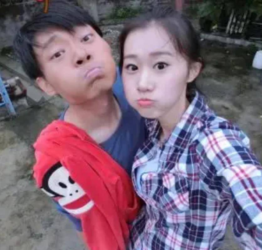 原创嫁给巩汉林的儿子巩天阔生下2个女儿黄一惠的生活幸福吗