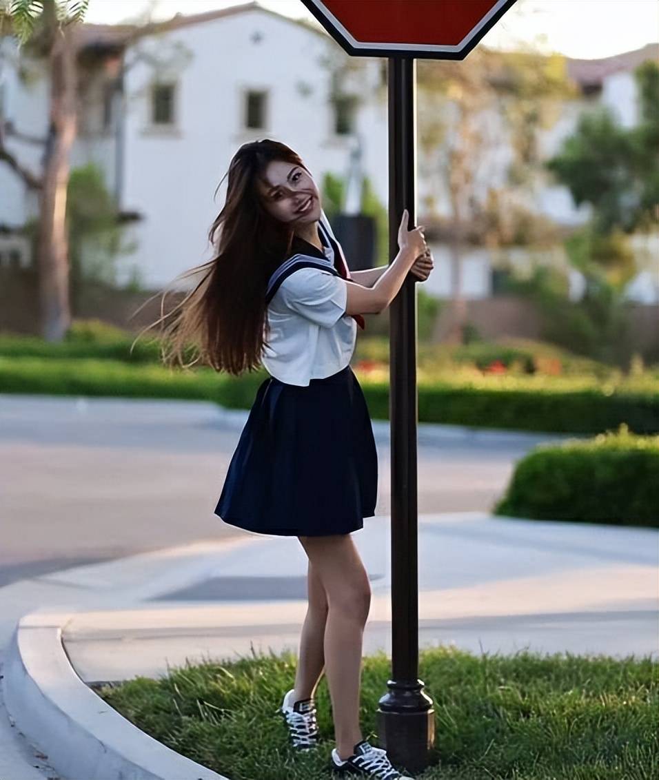 陈露35岁生日,穿黑色内衣晒自拍!