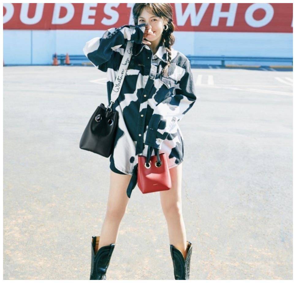 原创泫雅的时尚感不要太棒了画报中的穿搭教学简直就是美到开挂