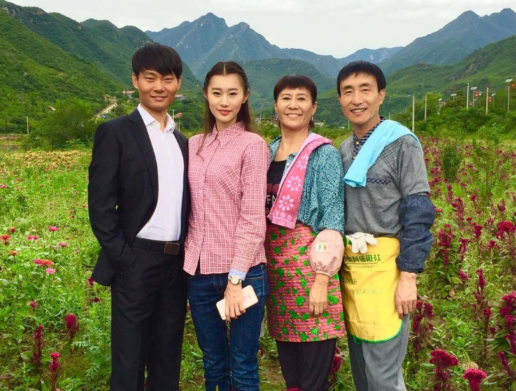 原创嫁给巩汉林的儿子巩天阔生下2个女儿黄一惠的生活幸福吗