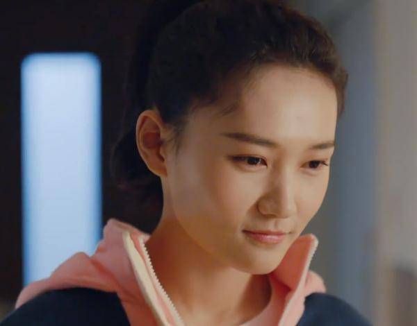 其次是饰演罗晴的刘敏涛,这可是近几年非常火爆的一位中生代女神啊