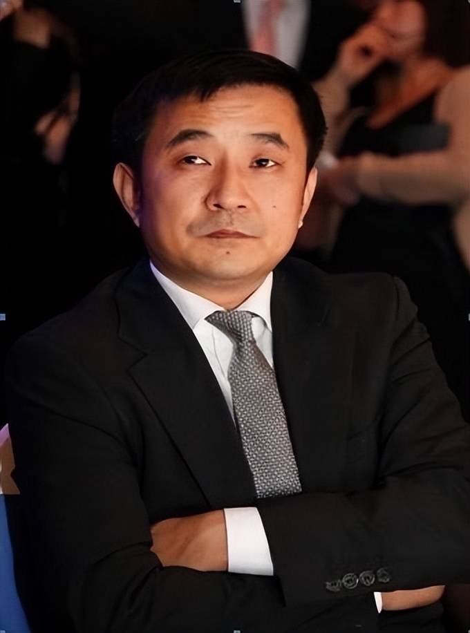 北京地产大亨王永红破产欠债800亿带女明星和61亿逃往国外