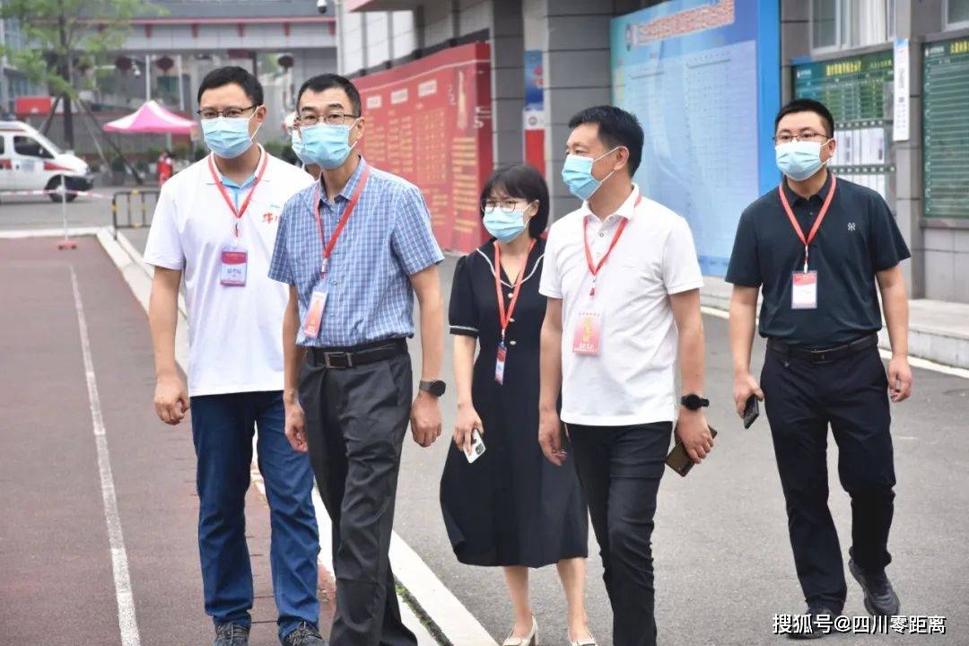 中考第一线市县领导深入三台中学实验学校巡视中考工作