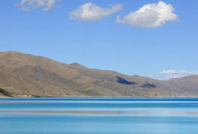原创             “西藏鱼库”羊湖：8亿公斤鱼，徒手就可抓到，为何没人敢吃？
