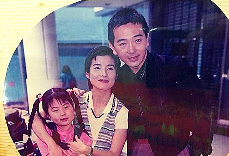 64岁被说哭,深扒张晨光的过往,怪不得他招架不来_观众_妻子_假货