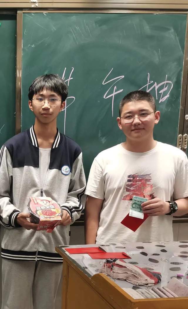 伍佑中学快看这个班级在抽大奖