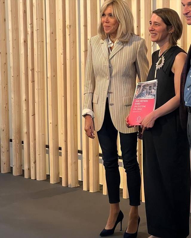 一位名叫简·鲍尔(jane bower)的英国伦敦中央圣马丁艺术学院的老师