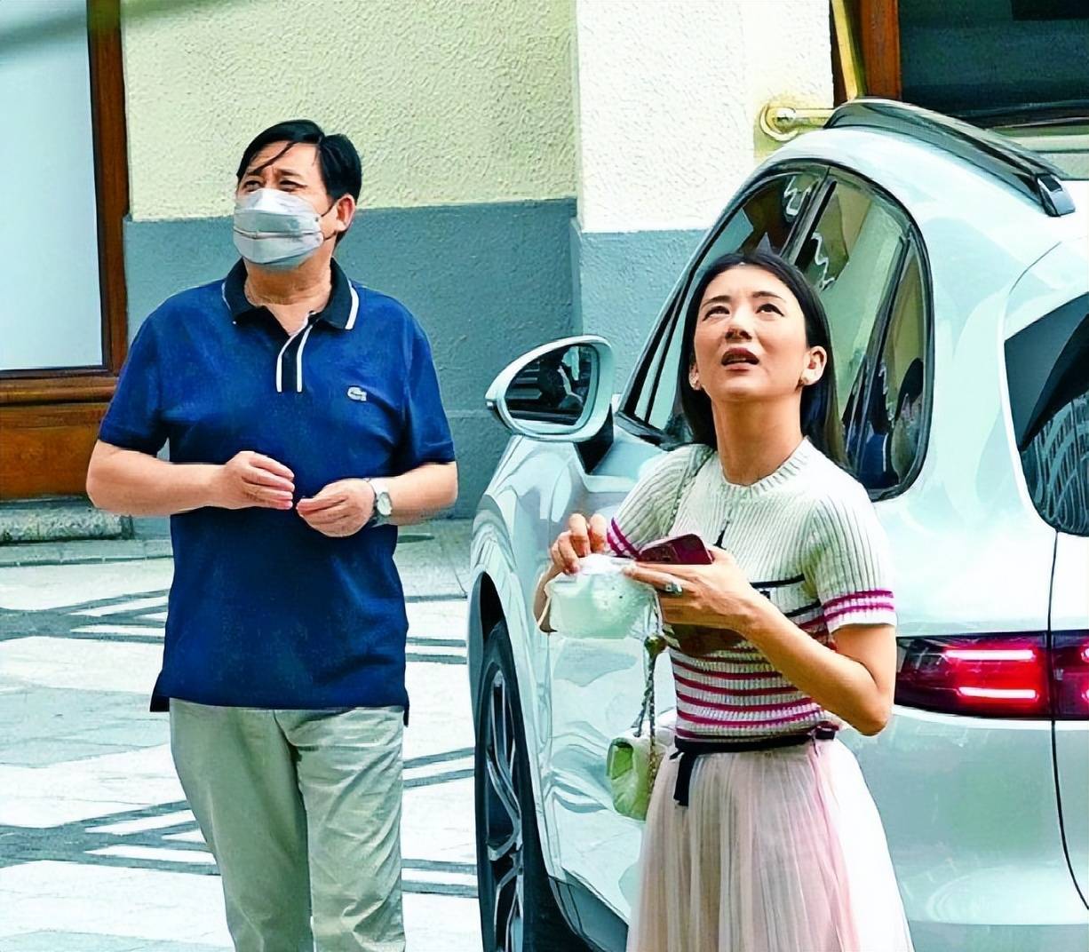 郭富城一家外出,与岳父罕见同框其乐融融