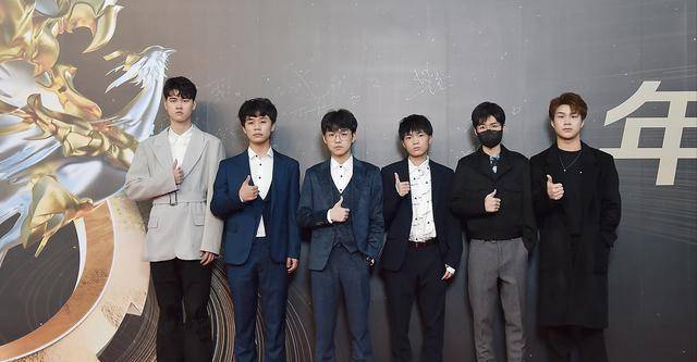 原创年度颁奖红毯腹肌久诚帅无畏小胖的胖易峥的高星痕的美