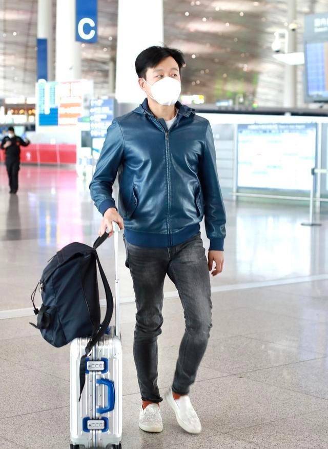 跟佟大为学穿皮衣,一身潮男范儿_颜色_深蓝色_身材