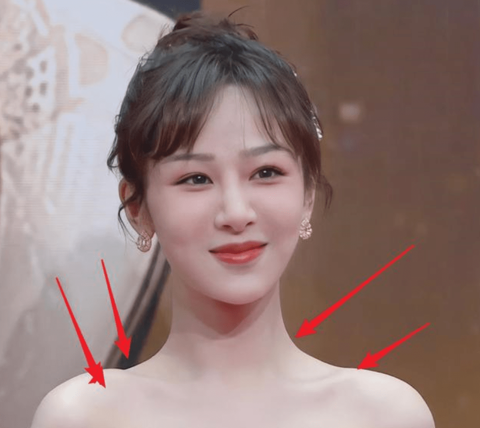 但是杨紫却是直接凹陷下去了,以至于显得脖子变长了一些,整个人都非常