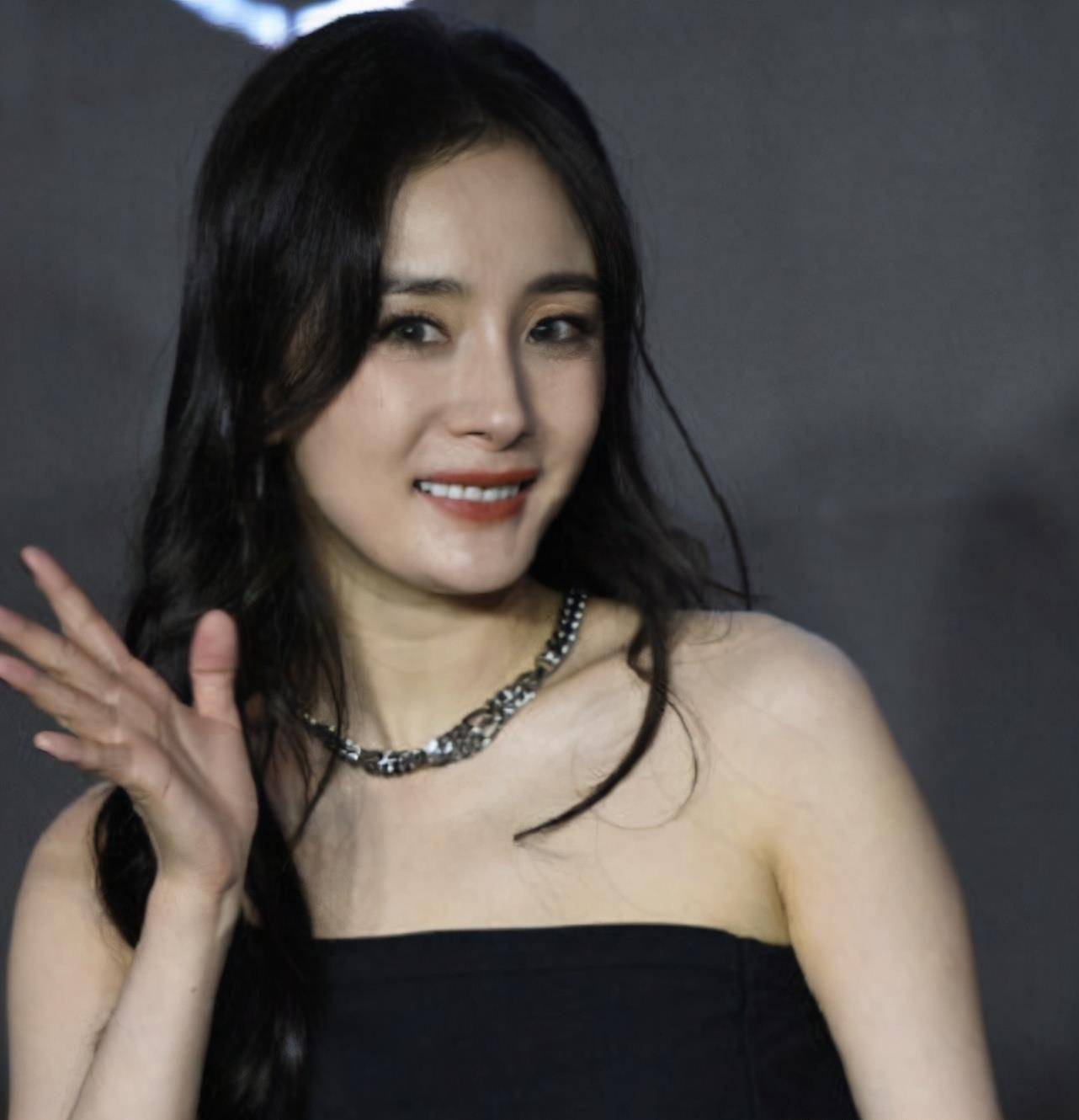 原创杨幂生图显老大粉号召粉丝举报曝光者明星只能活在滤镜里