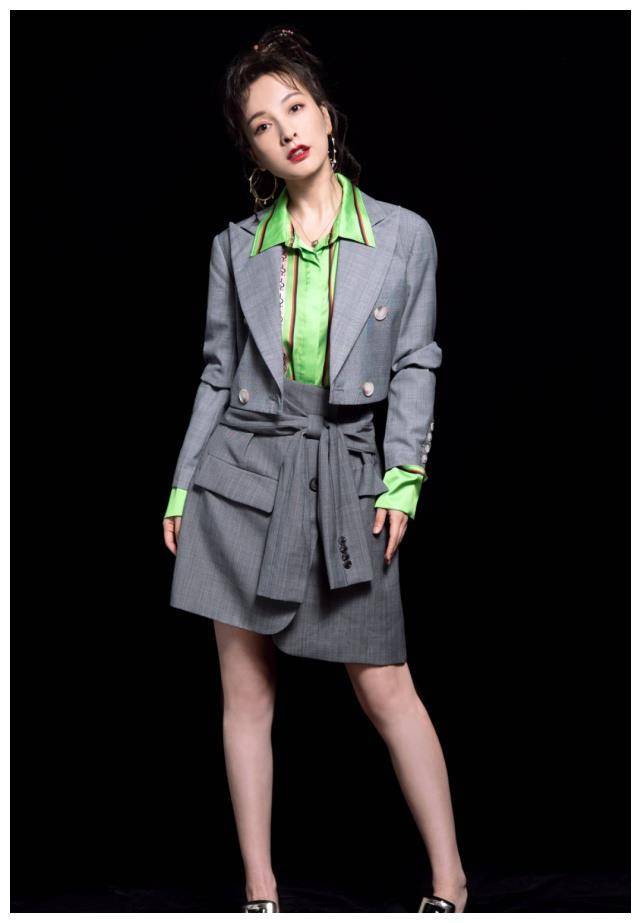 原创好不容易把腿型矫正的吴昕最不适合穿长裤了一秒打回原形